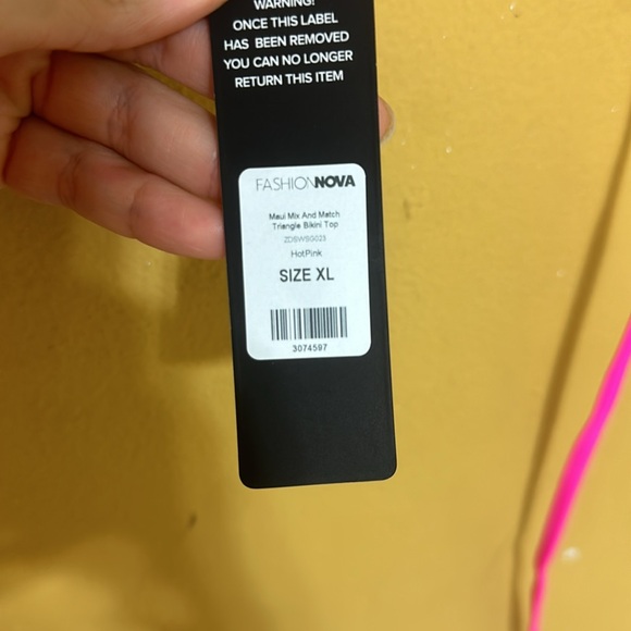 Hot pink triangle bikini top never been used - Picture 2 of 2